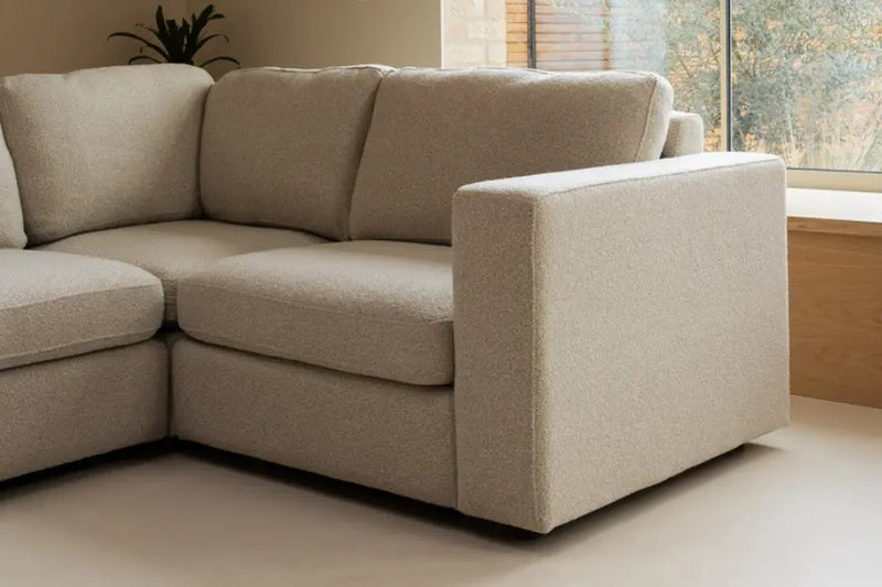 Aurelo Quiet Medium Corner with Chaise Set IV
